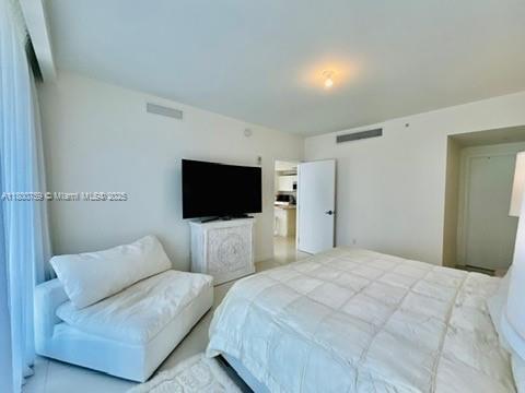 Building Photo - 9940 W Bay Harbor Dr