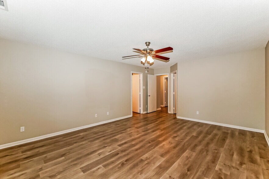 Building Photo - 10236 Hatherley Way