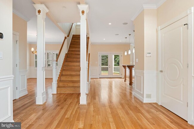 Building Photo - 5905 Lone Oak Dr
