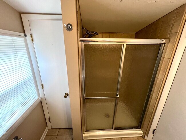 Building Photo - 680 Arms Dr