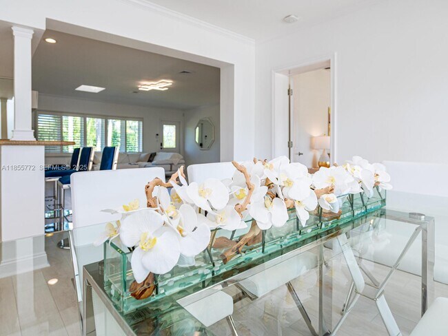 Building Photo - 2118 NE 15th St