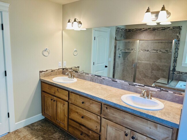 Building Photo - Beautiful Custom Felida Home