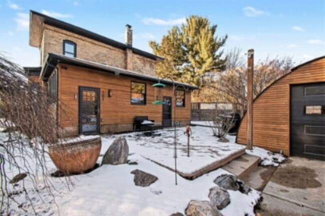 Building Photo - 704 24th Ave