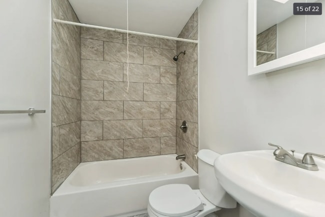 Building Photo - 4 Bedr4 Bedrooms in Parkville