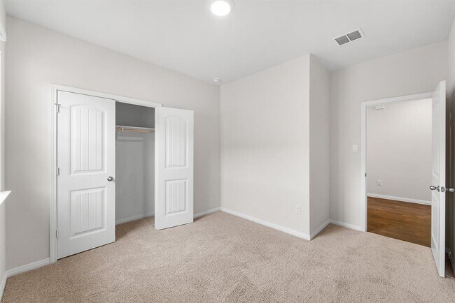 Building Photo - 225 Caddo Bnd