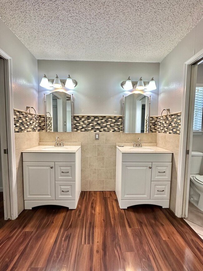 Building Photo - NOW AVAILABLE - Charming Home In The Bluffs!!