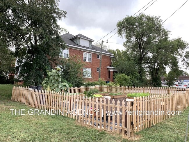Building Photo - 1306 Patterson Ave SW
