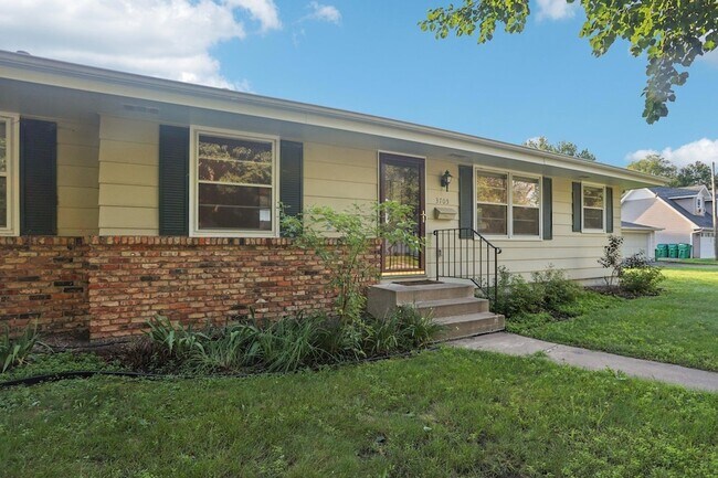 Building Photo - 3705 Colorado Ave S