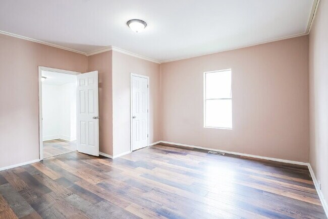 Building Photo - 1304 Avenue G