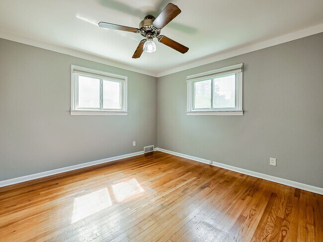 Building Photo - Charming 3-Bedroom Ranch in the Heart of Garden City
