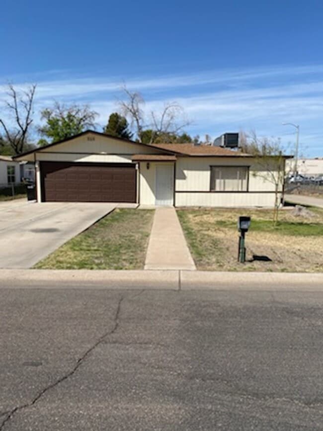 Building Photo - Move-In Ready & Modern: Fully Remodeled 4BD with Massive Yard