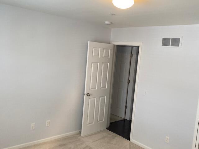 Building Photo - 119 W Oakbrook Dr