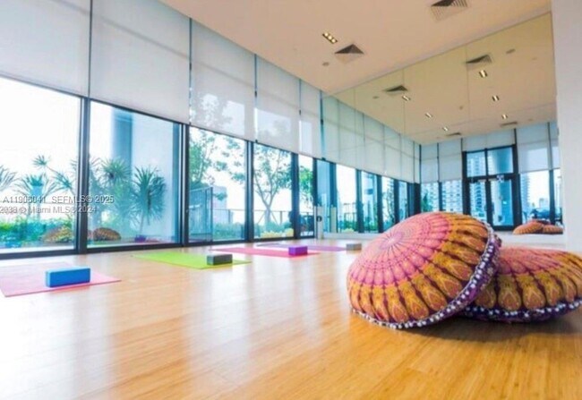 Building Photo - 1600 NE 1st Ave