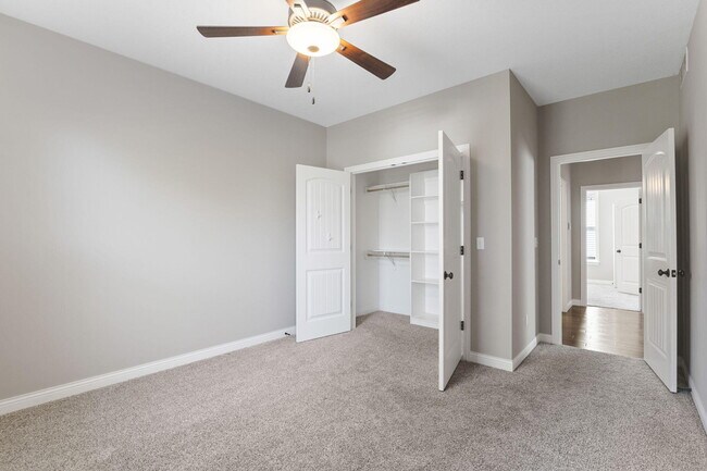 Building Photo - 1605 Labrador Dr