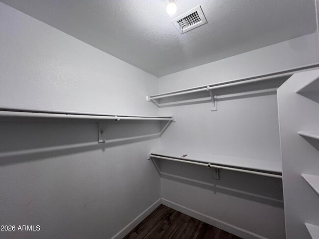 Building Photo - 4568 W Ivanhoe St