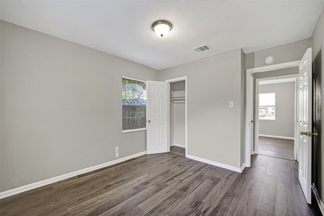 Building Photo - 4909 Holloway Dr