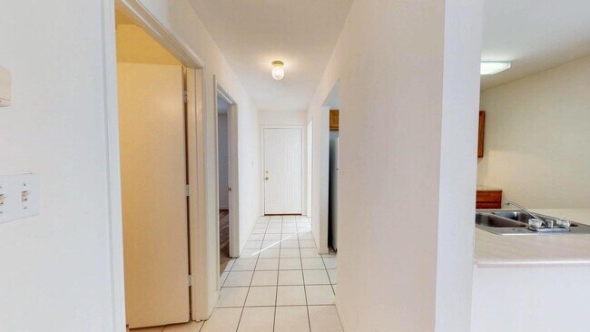 Building Photo - 895 Silverwood