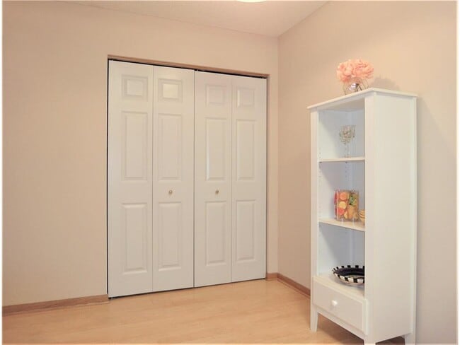 Building Photo - 9204 Holly Ln N