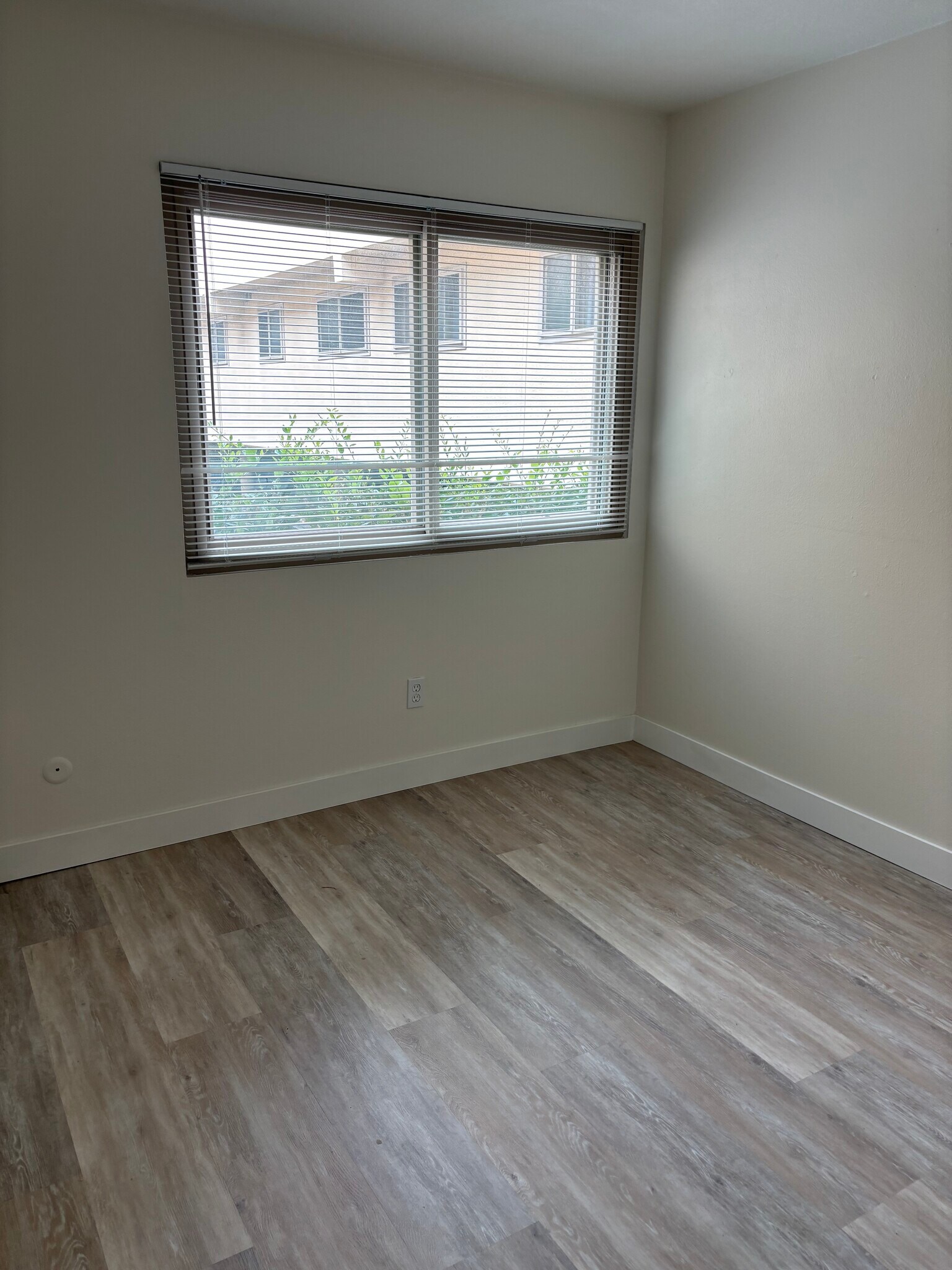 Building Photo - 4032 Valeta St