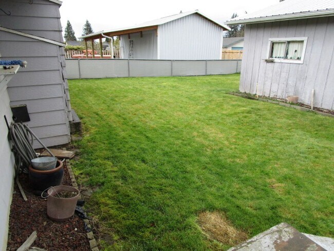 Building Photo - 1114 Fidalgo St