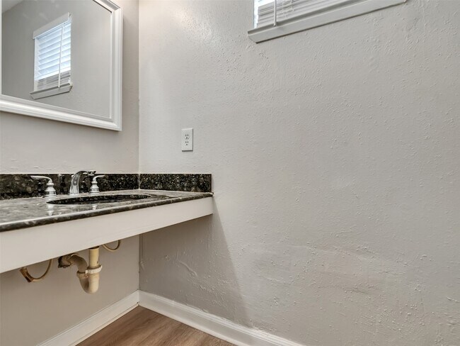 Building Photo - 4003 Swinden Dr