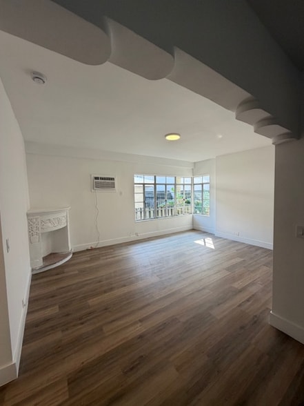 Building Photo - 1044 Michigan Ave