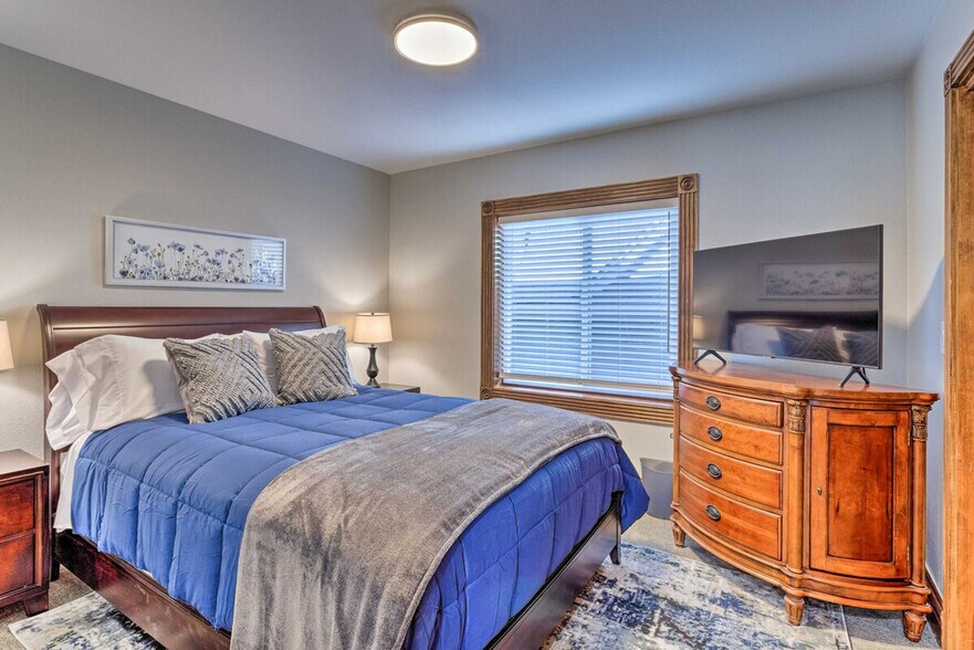 Building Photo - 1537 N Williams St