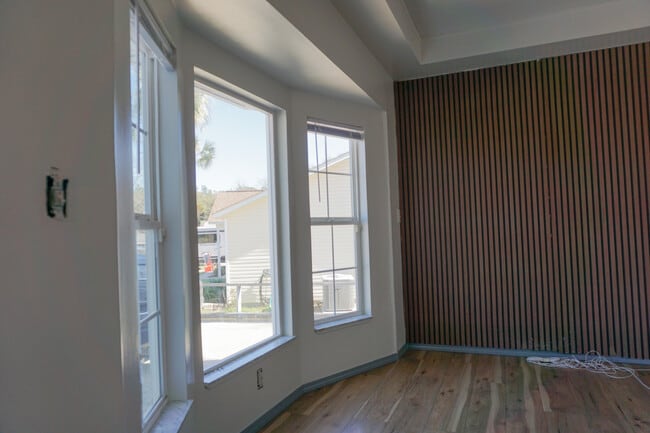 Building Photo - 6 Flora Cove