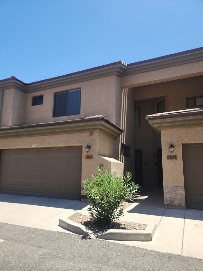 Building Photo - 705 W Queen Creek Rd