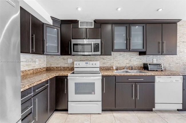 Building Photo - 5800 SW 127th Ave