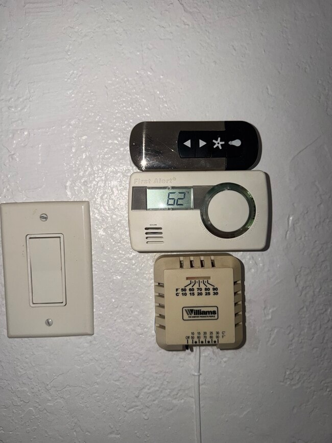 Building Photo - 1267 S Dunsmuir Ave