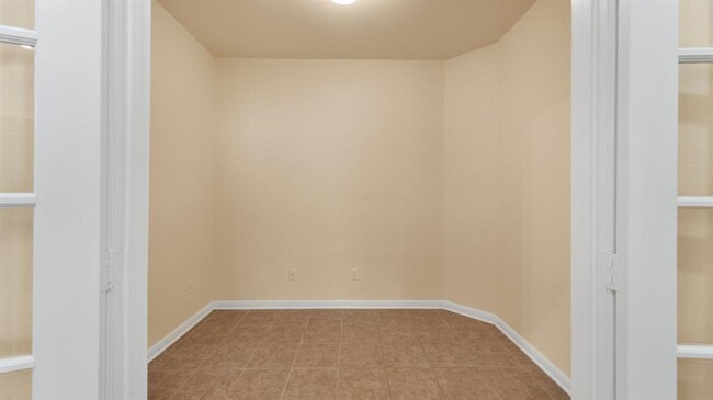Building Photo - 7808 Alophia Dr