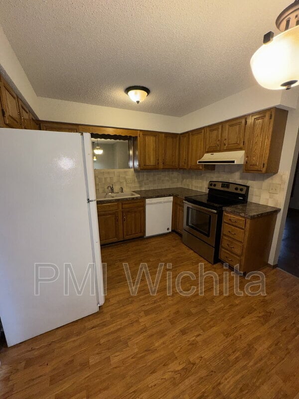 Building Photo - 1832 S Griffith St