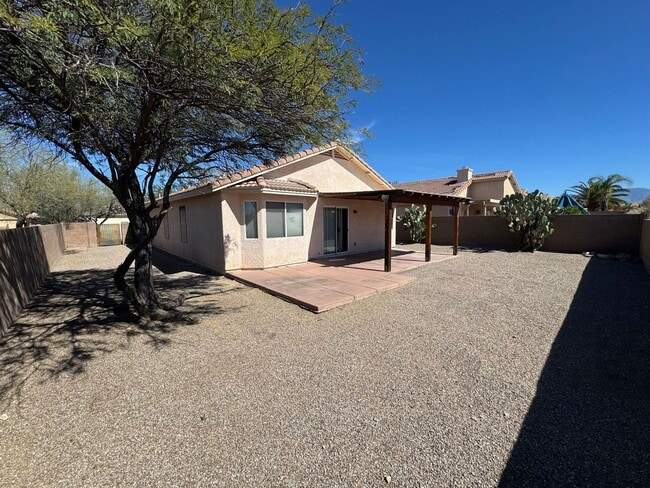 Building Photo - 3 Bedroom - 2 Bath - 1285 Sq. Ft.  - 2 Car Garage - Marana