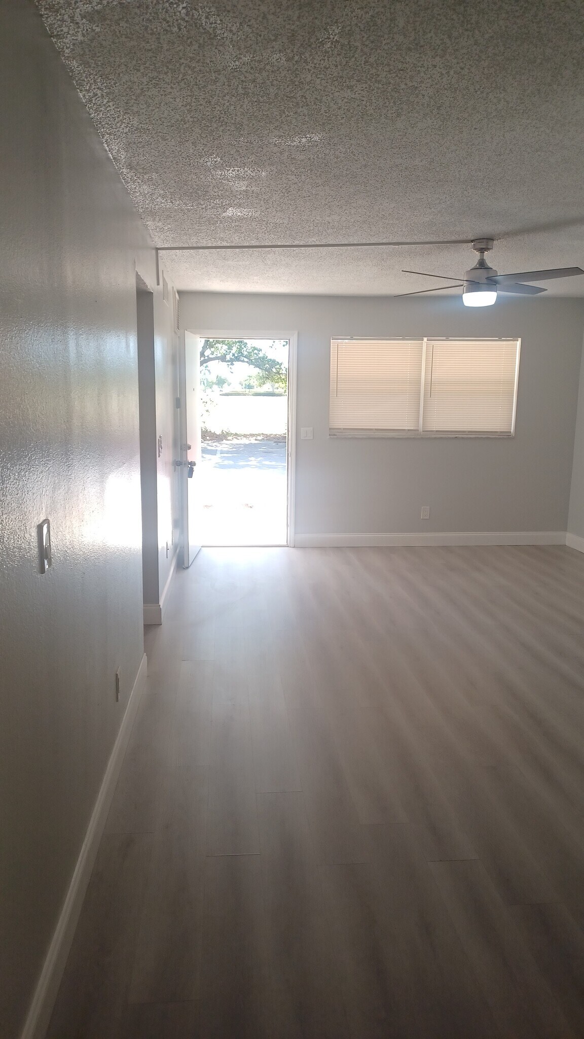 Building Photo - 1560 Colonial Blvd