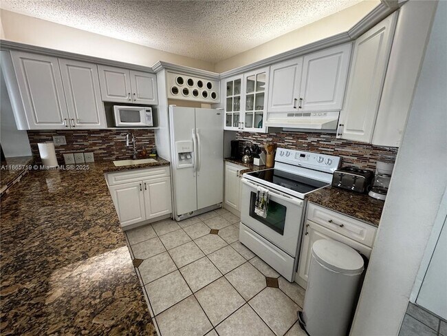 Building Photo - 3725 S Ocean Dr