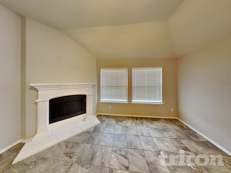 Building Photo - 208 Carson Dr
