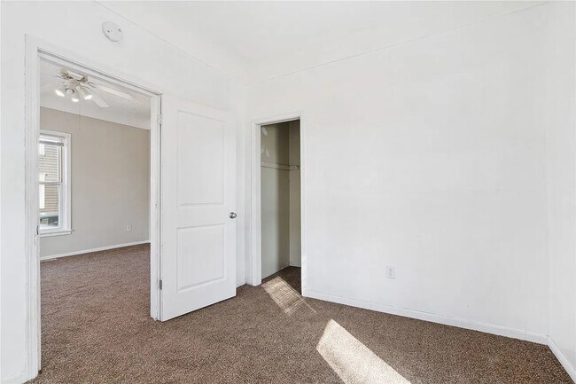 Building Photo - 452 8th Ave SW