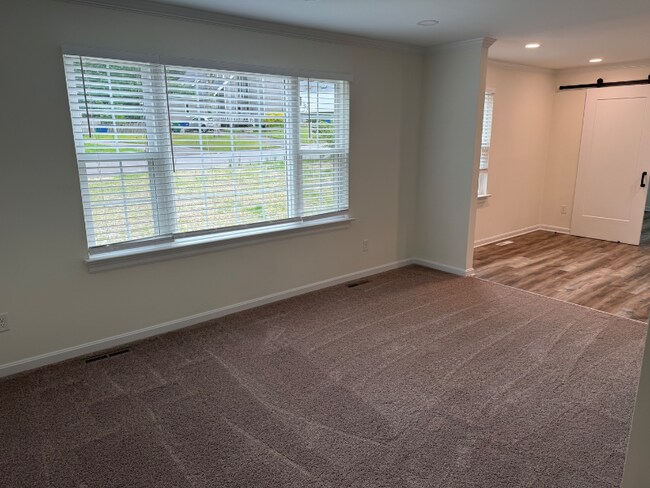 Building Photo - 2429 Crowncrest Dr