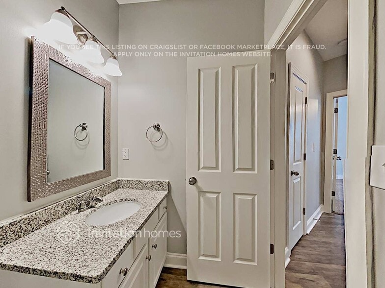 Building Photo - 14909 Almondell Dr