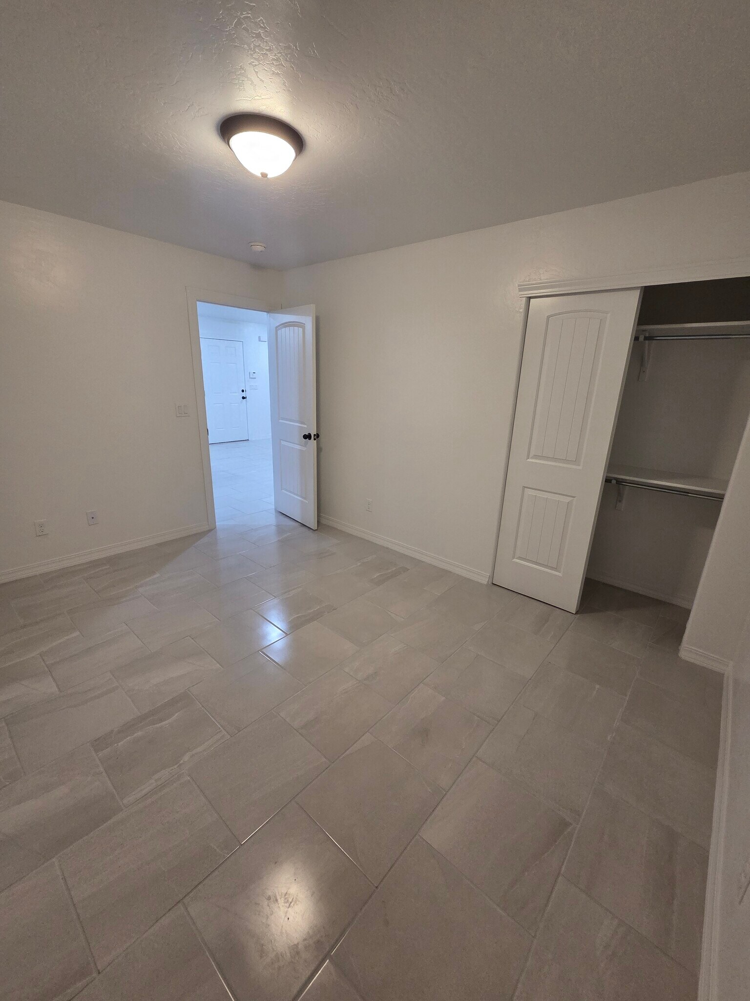 Room #2 - 13101 Lopez Rd