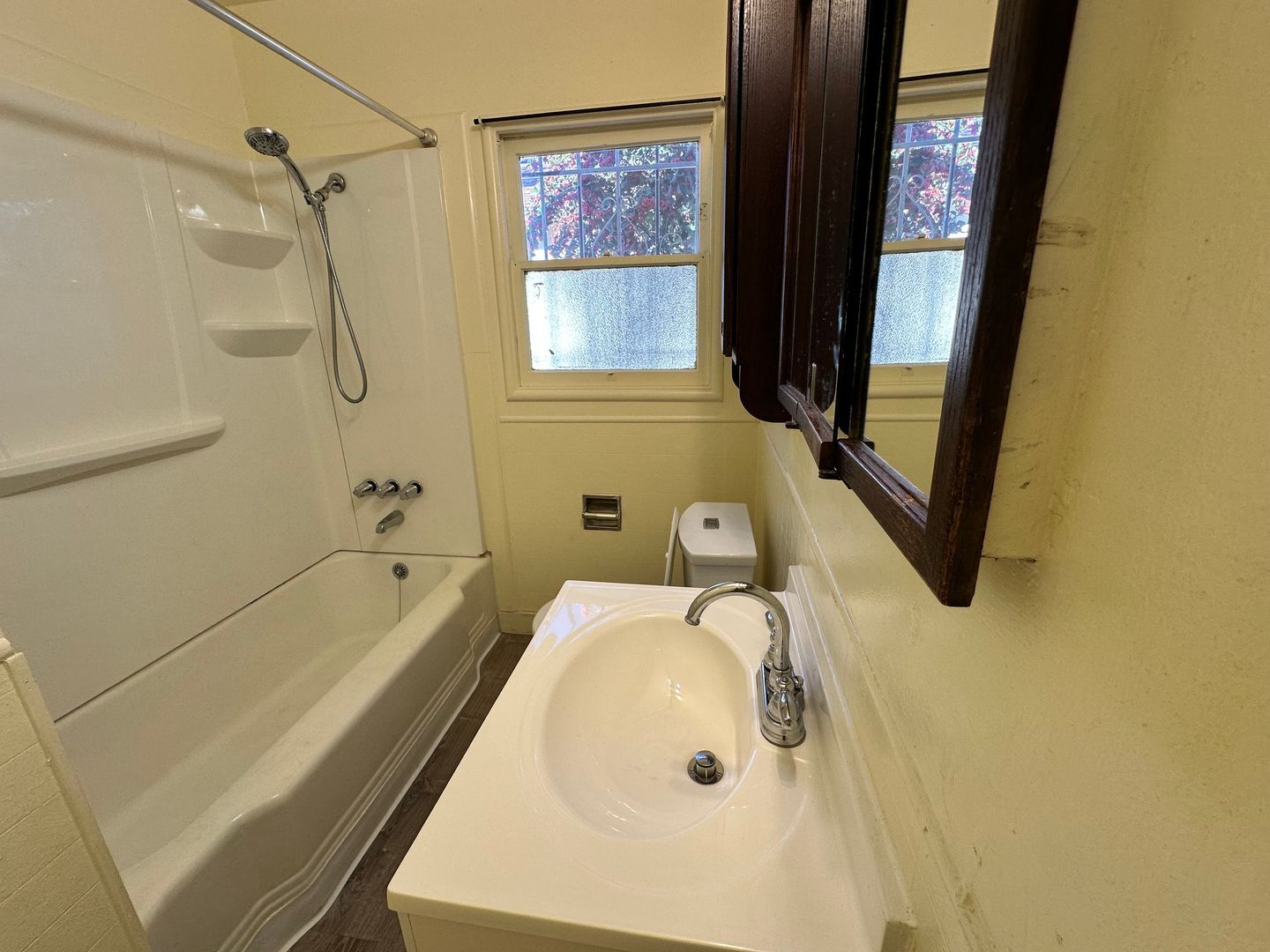 Building Photo - 432 Everett St