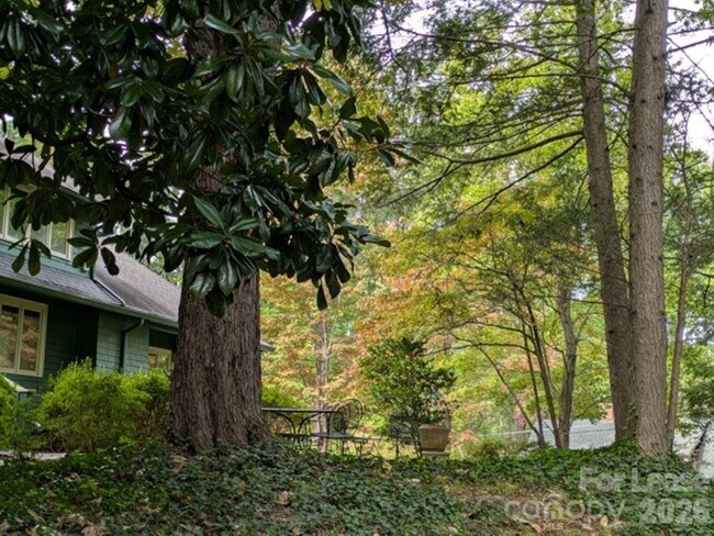 Building Photo - 220 Melrose Cir