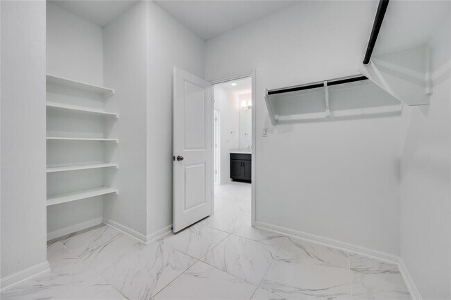Building Photo - 4621 Modena Bay Bend