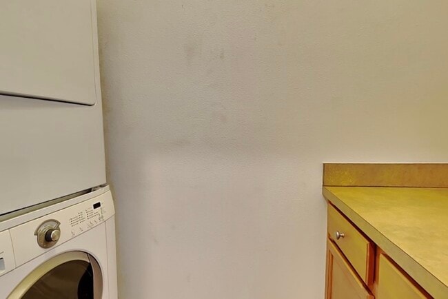 Building Photo - 422 S Habana Ave