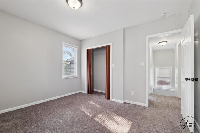 Building Photo - $1350 3 bedroom