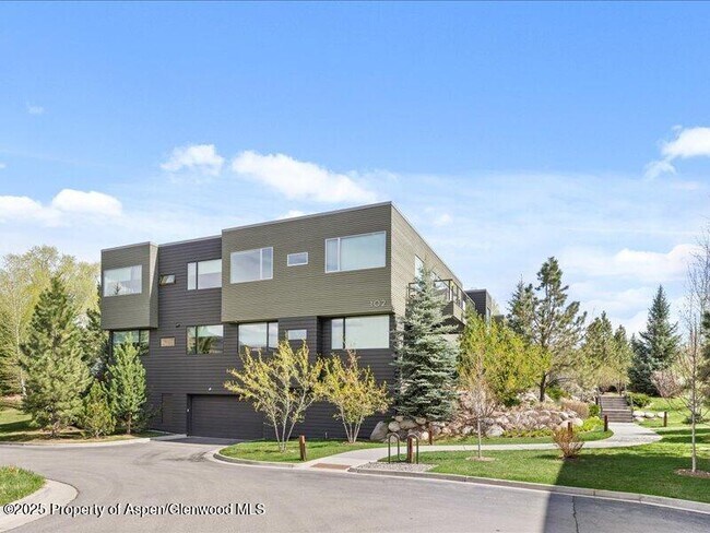 Building Photo - 102 Evans Rd