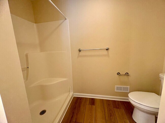 Building Photo - 3 Bedroom 2.5 Bathroom Home Available in Elizabethtown!