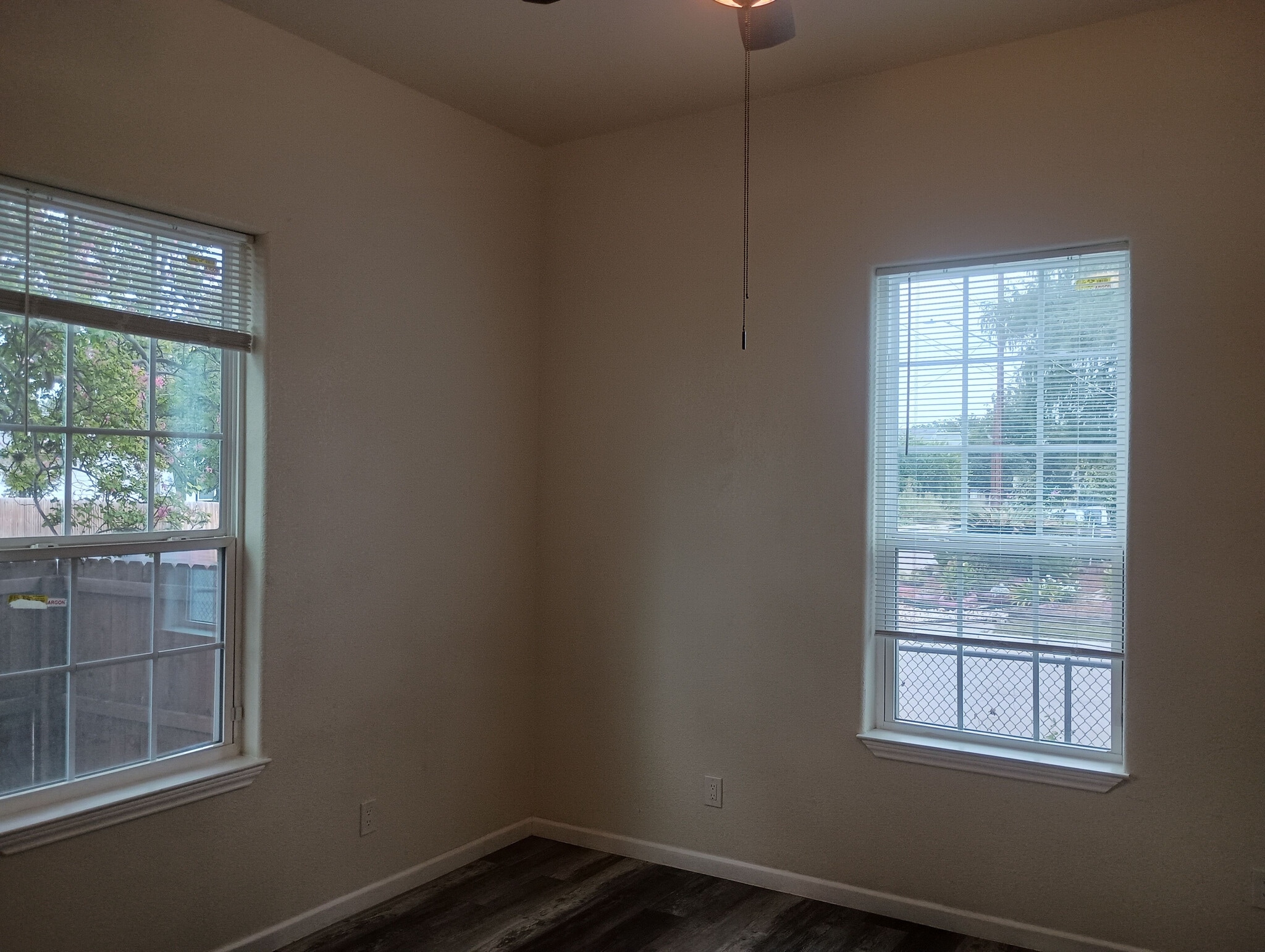 Building Photo - Room in House on N Polaris St
