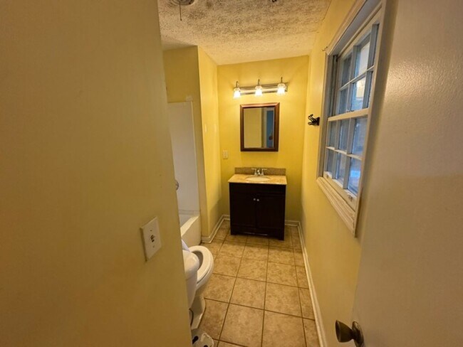 Building Photo - 1444 Waccamaw Dr
